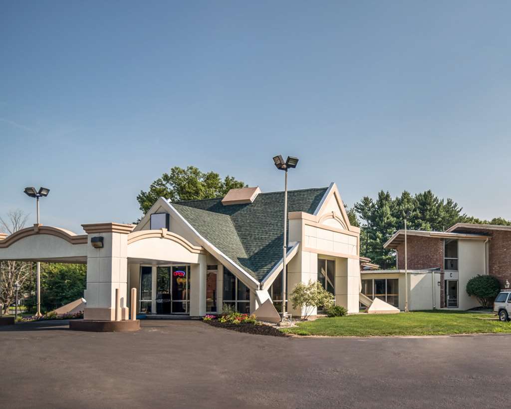 Rodeway Inn Greenfield Exterior photo